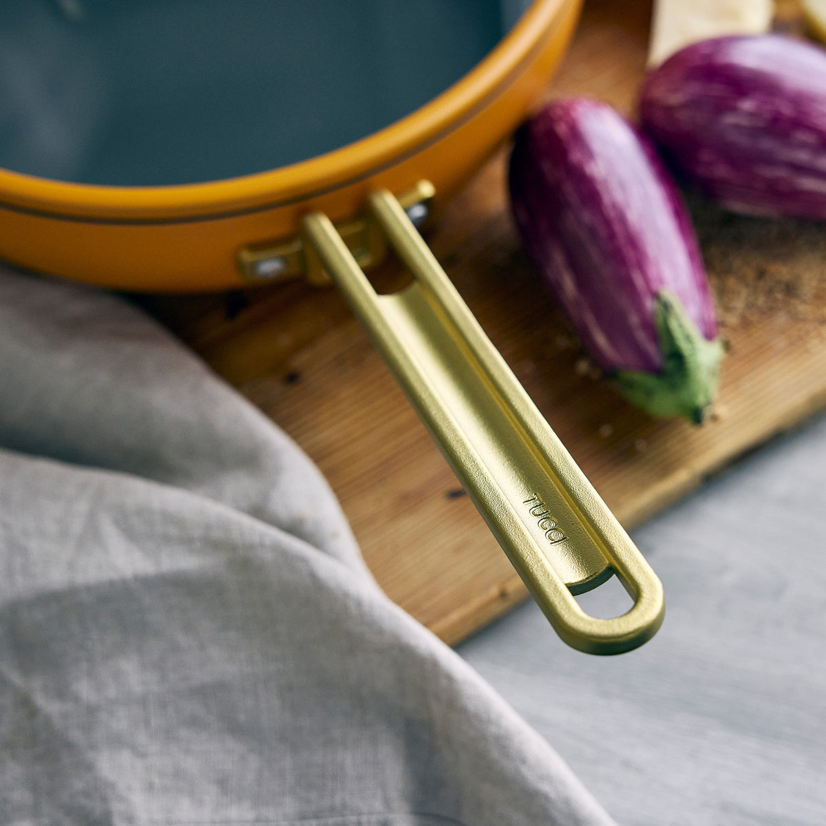 Stanley Tucci™ Ceramic Nonstick 4.5-Quart Stanley Pan Jr. | Roma Gold - Image 9