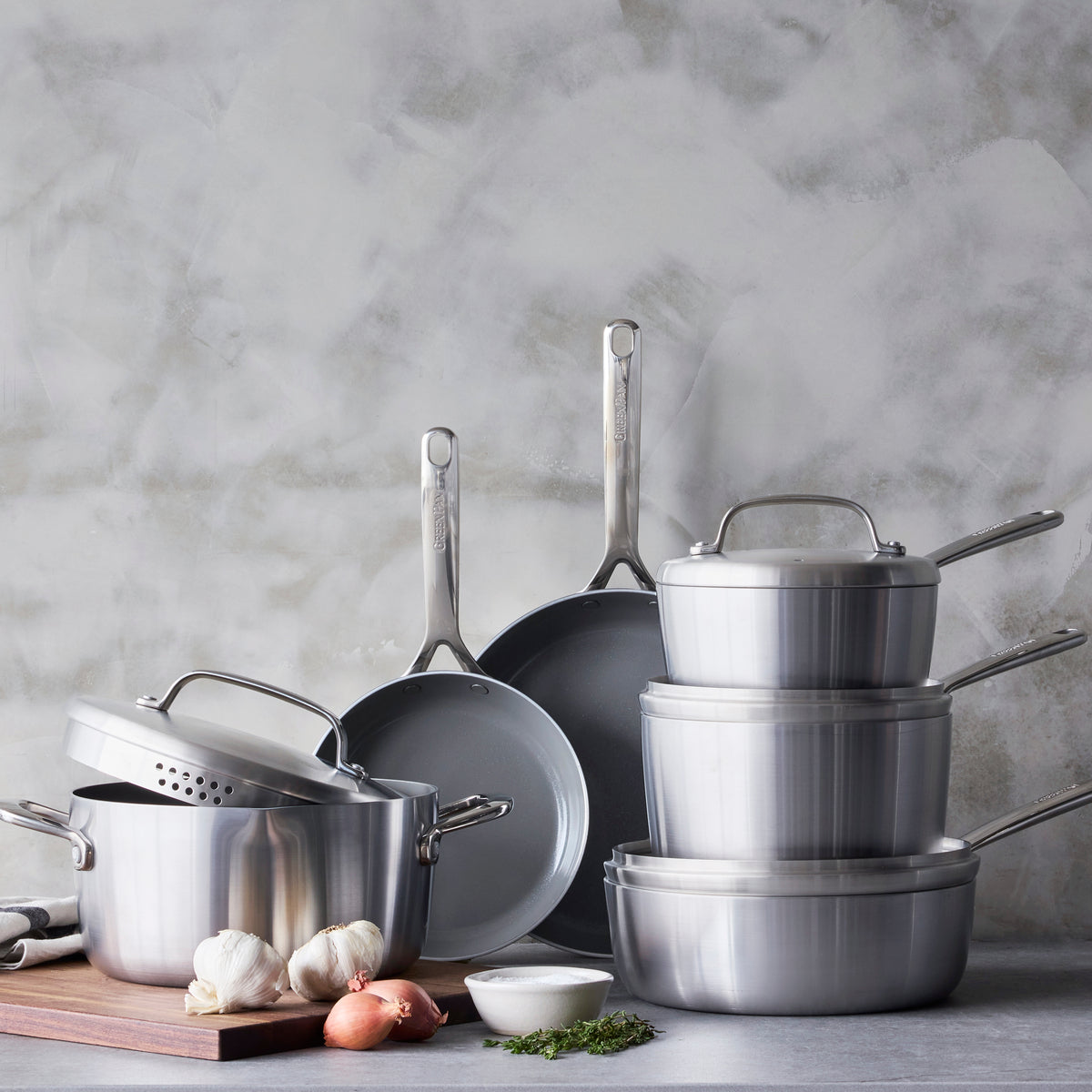 GP5 Stainless Steel 4-Quart Sauté Pan with Lid and Helper Handle | Mirror Handles - Image 8