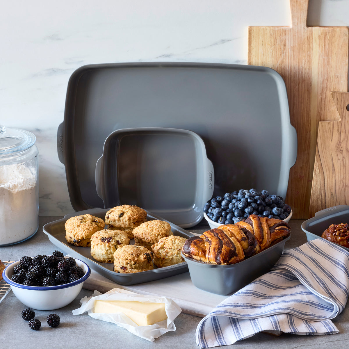Premiere Ovenware Ceramic Nonstick 13 x 9 Rectangular Baker | Gray - Image 3