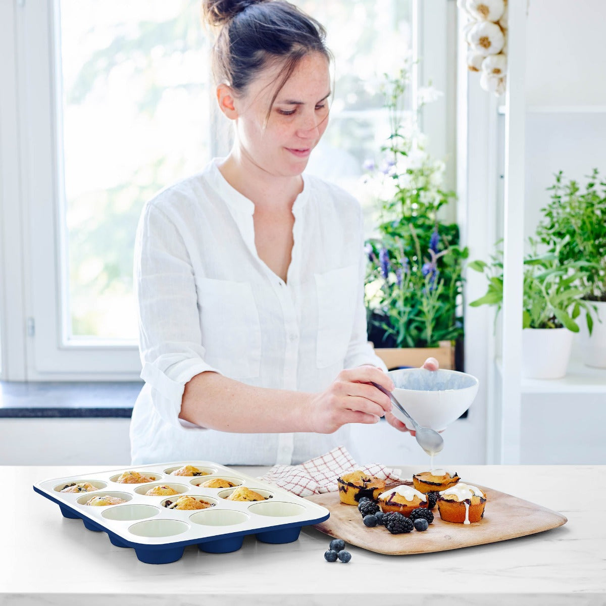 GreenLife Ceramic Nonstick Muffin Pan | Navy - Image 4
