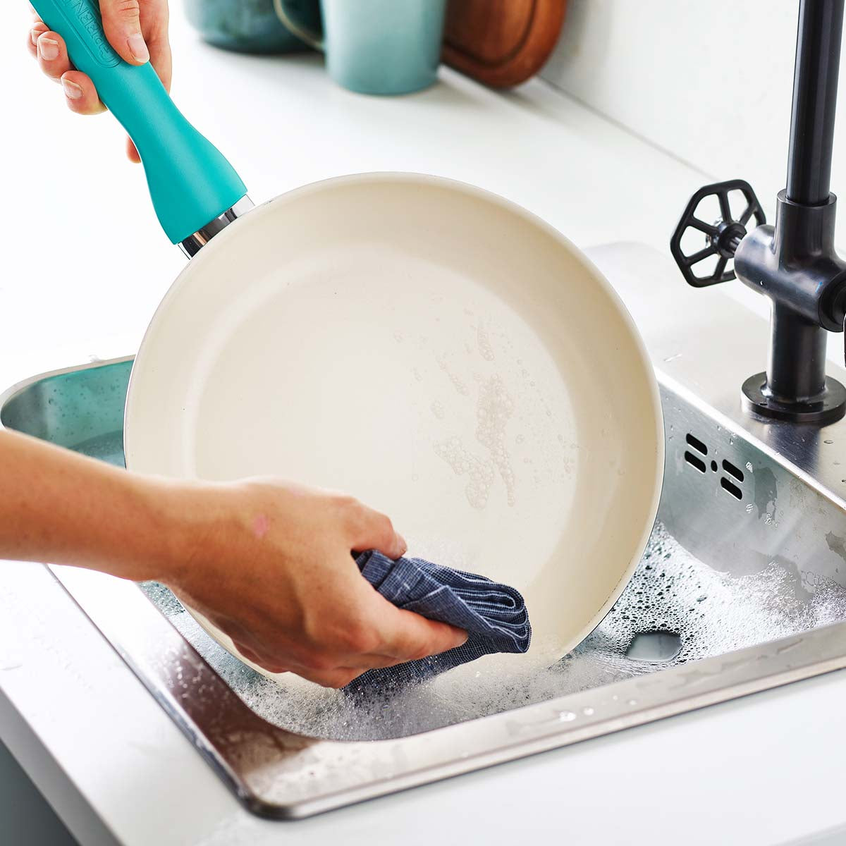 Rio Ceramic Nonstick 7. 9.5 and 11 Frypan Set | Turquoise - Image 9