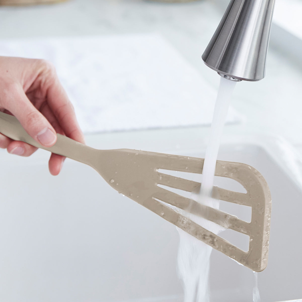 Platinum Silicone Fish Turner | Taupe - Image 4