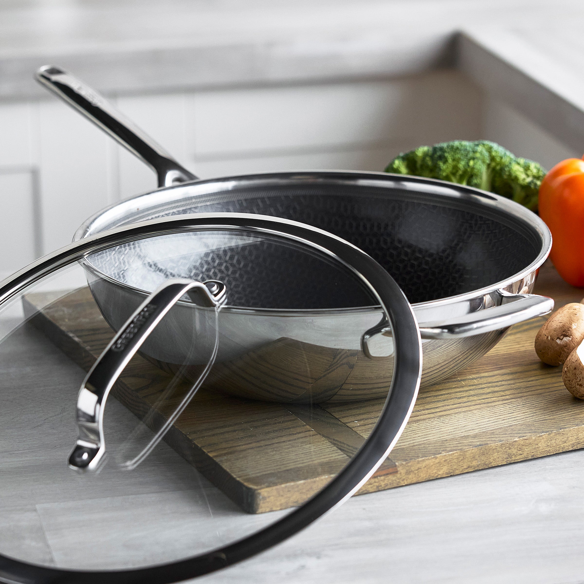 Spectra Thermobond Hybrid Ceramic Nonstick 12 Wok with Lid - Image 13