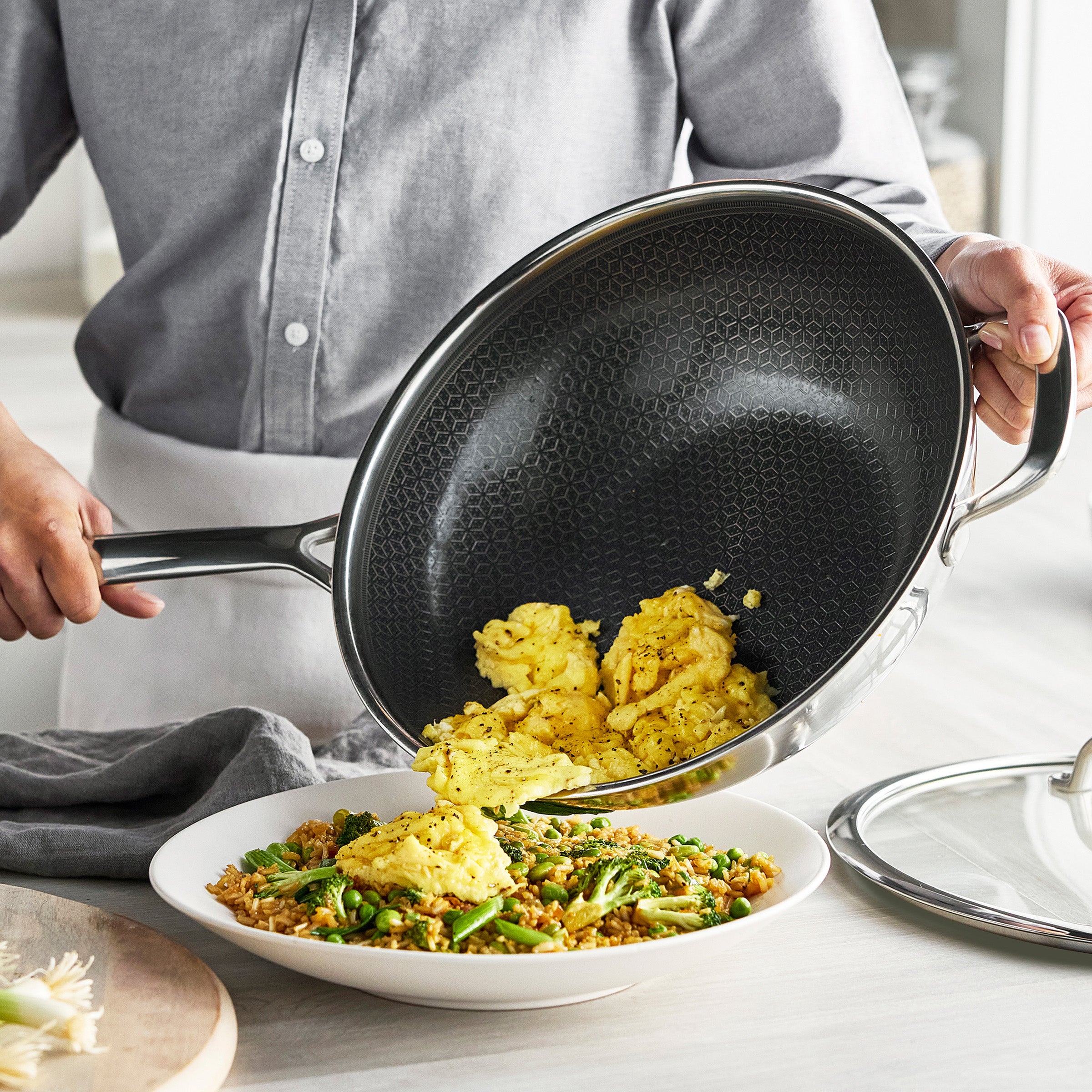 Spectra Thermobond Hybrid Ceramic Nonstick 12 Wok with Lid - Image 5
