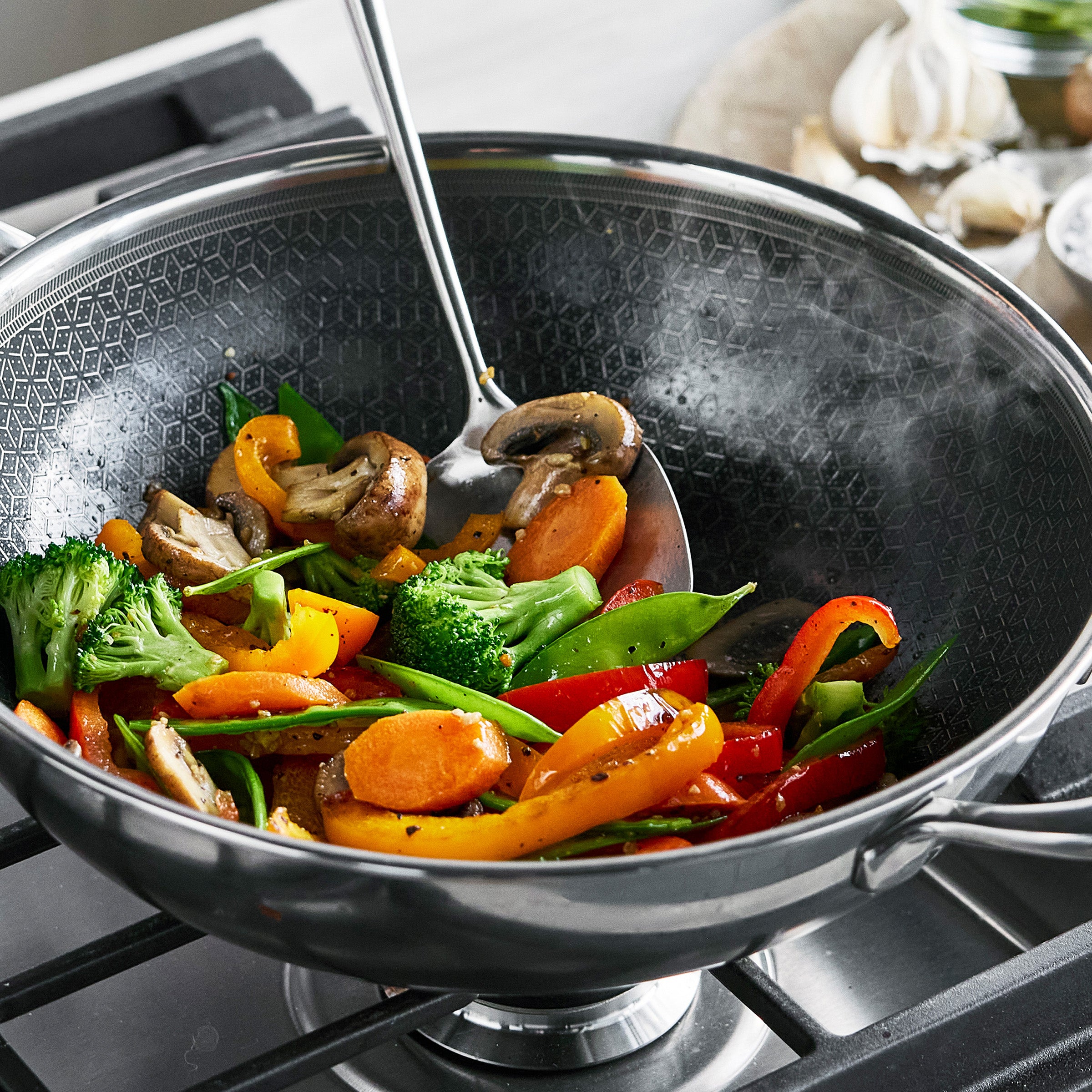 Spectra Thermobond Hybrid Ceramic Nonstick 12 Wok with Lid - Image 7