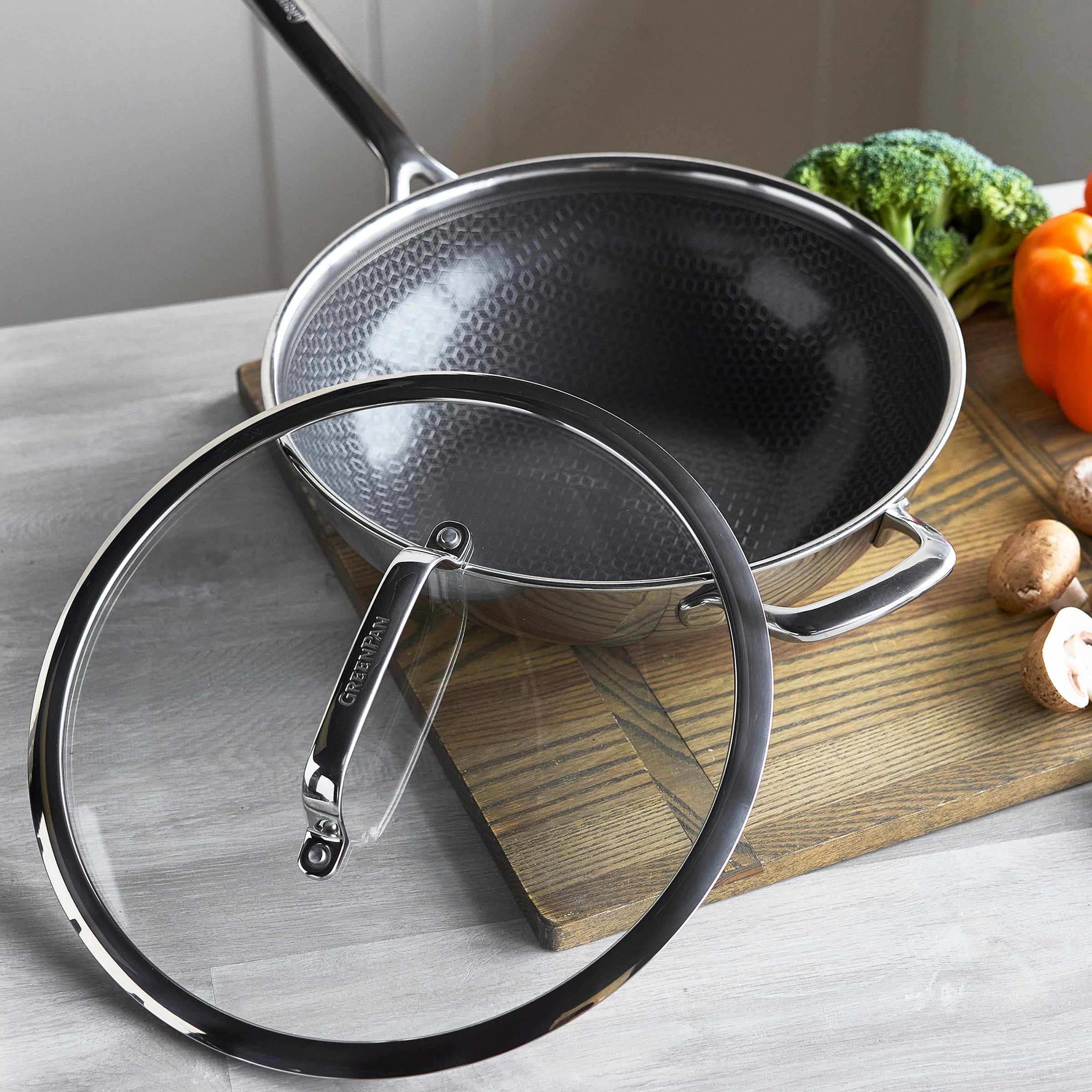 Spectra Thermobond Hybrid Ceramic Nonstick 12 Wok with Lid - Image 8