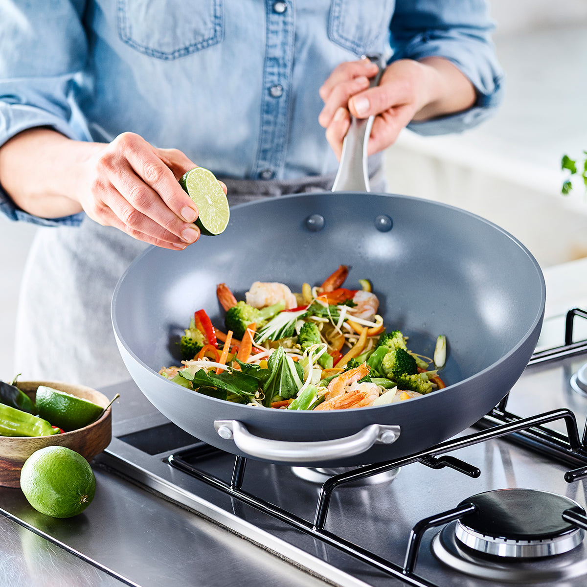 Lima Ceramic Nonstick 12.5 Wok - Image 4