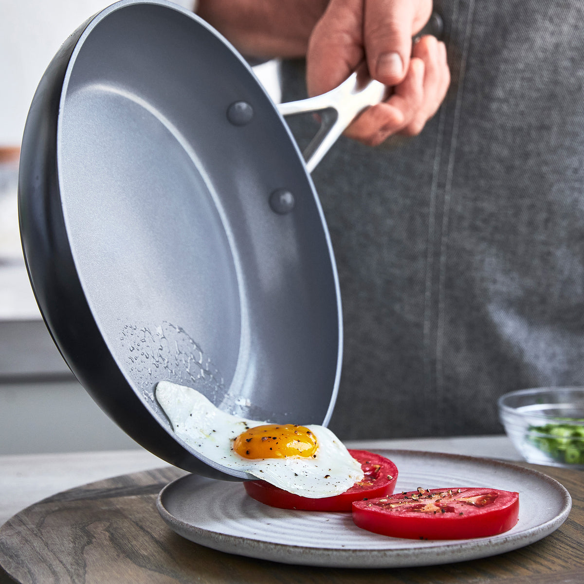 Valencia Pro Ceramic Nonstick 10 and 12 Frypan Set - Image 3