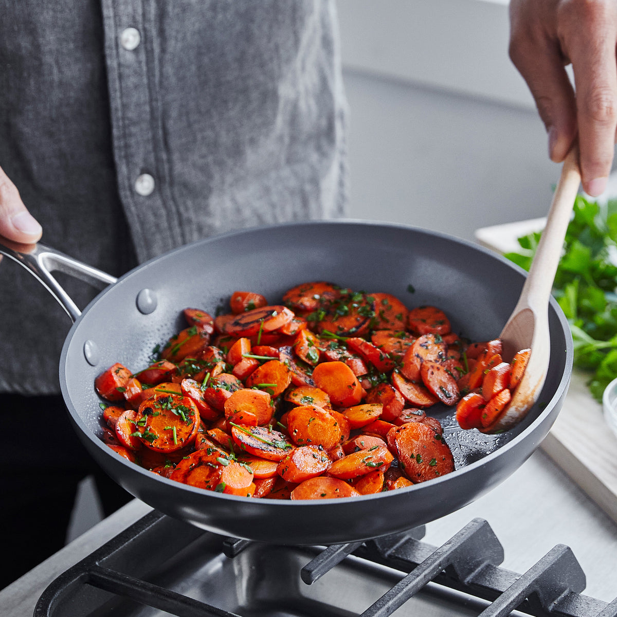 Valencia Pro Ceramic Nonstick 10 and 12 Frypan Set - Image 7
