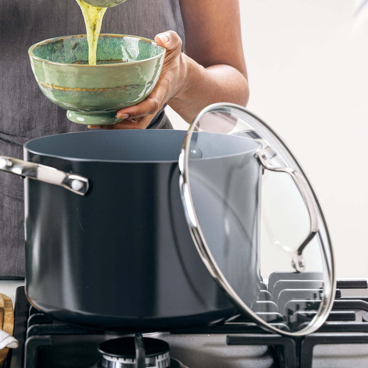 Valencia Pro Ceramic Nonstick 8-Quart Stockpot with Lid - Image 4