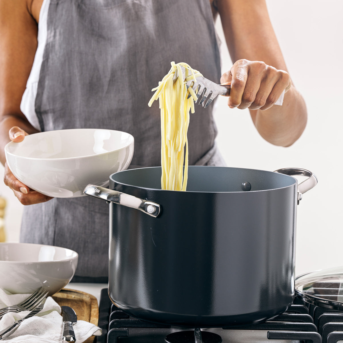 Valencia Pro Ceramic Nonstick 8-Quart Stockpot with Lid - Image 5