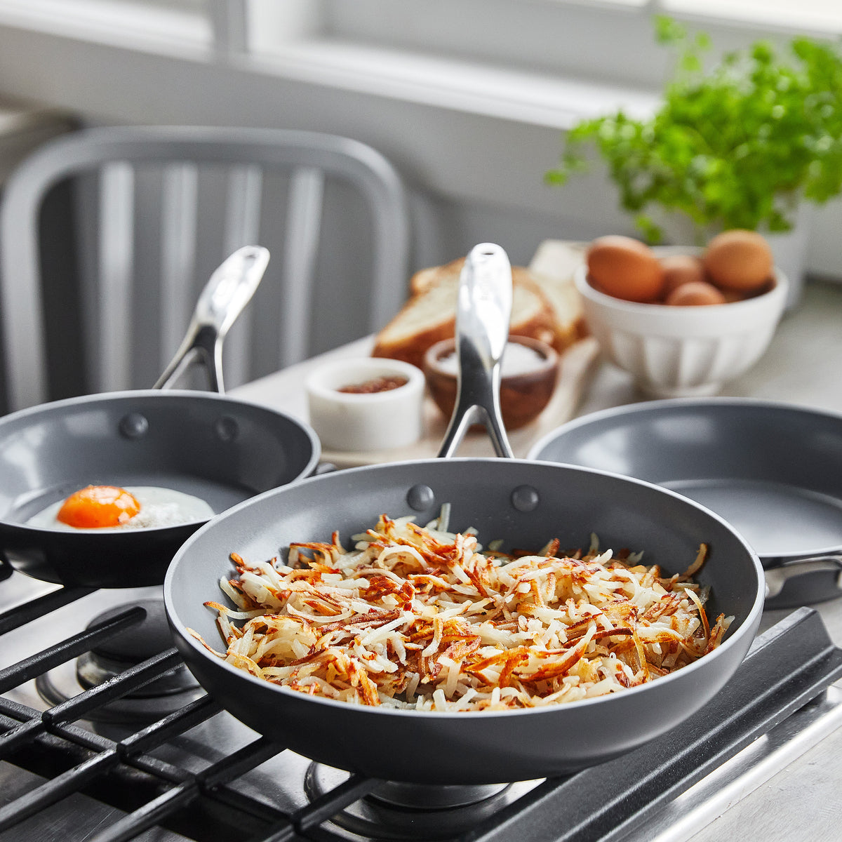 Valencia Pro Ceramic Nonstick 8. 9.5. and 11 Frypan Set | Gray - Image 4