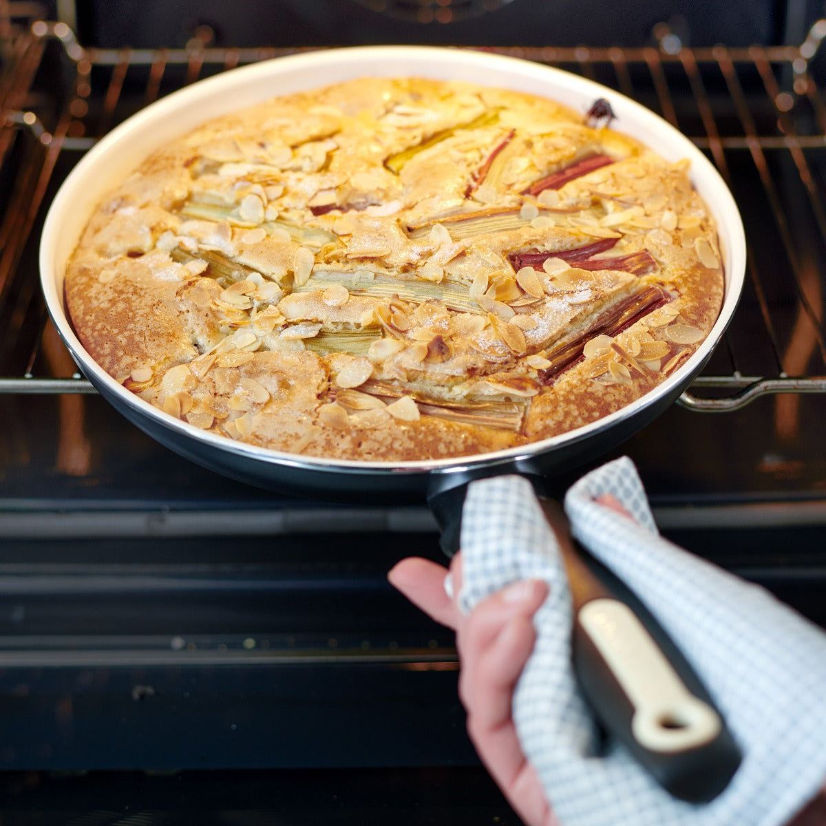 Rio Ceramic Nonstick 7. 9.5 and 11 Frypan Set | Black - Image 4