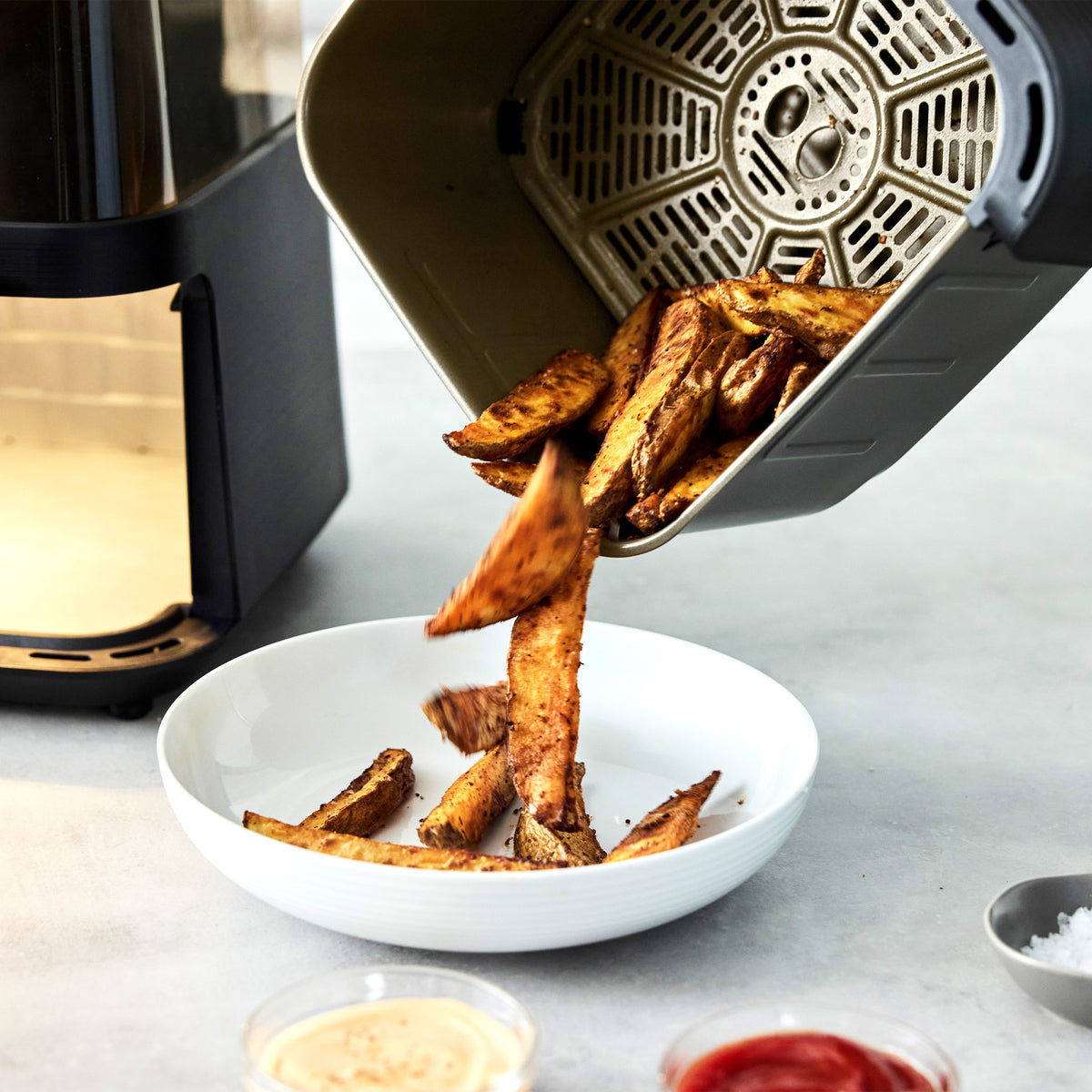 Bistro 7-Quart 360° Clear View Air Fryer - Image 7