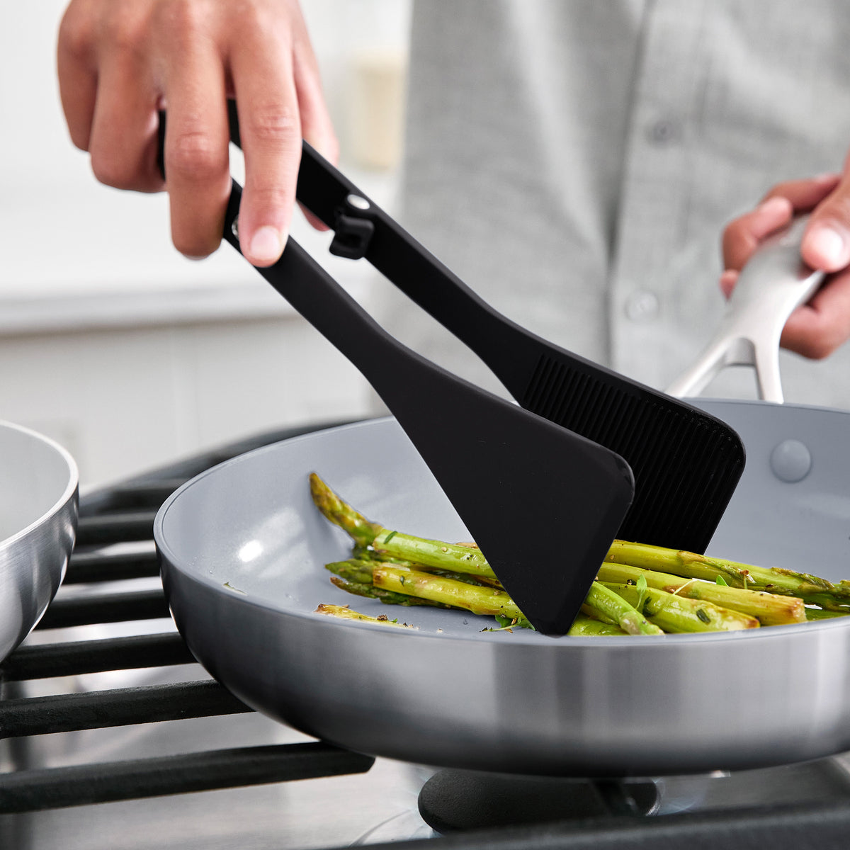 Premiere Silicone Wide Tongs | Black - Image 3