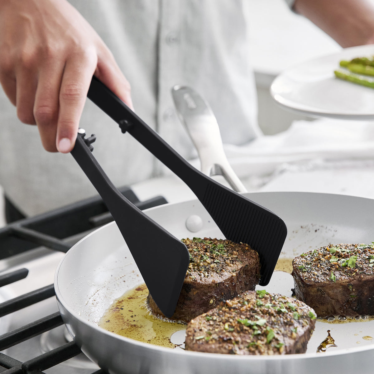 Premiere Silicone Wide Tongs | Black - Image 4