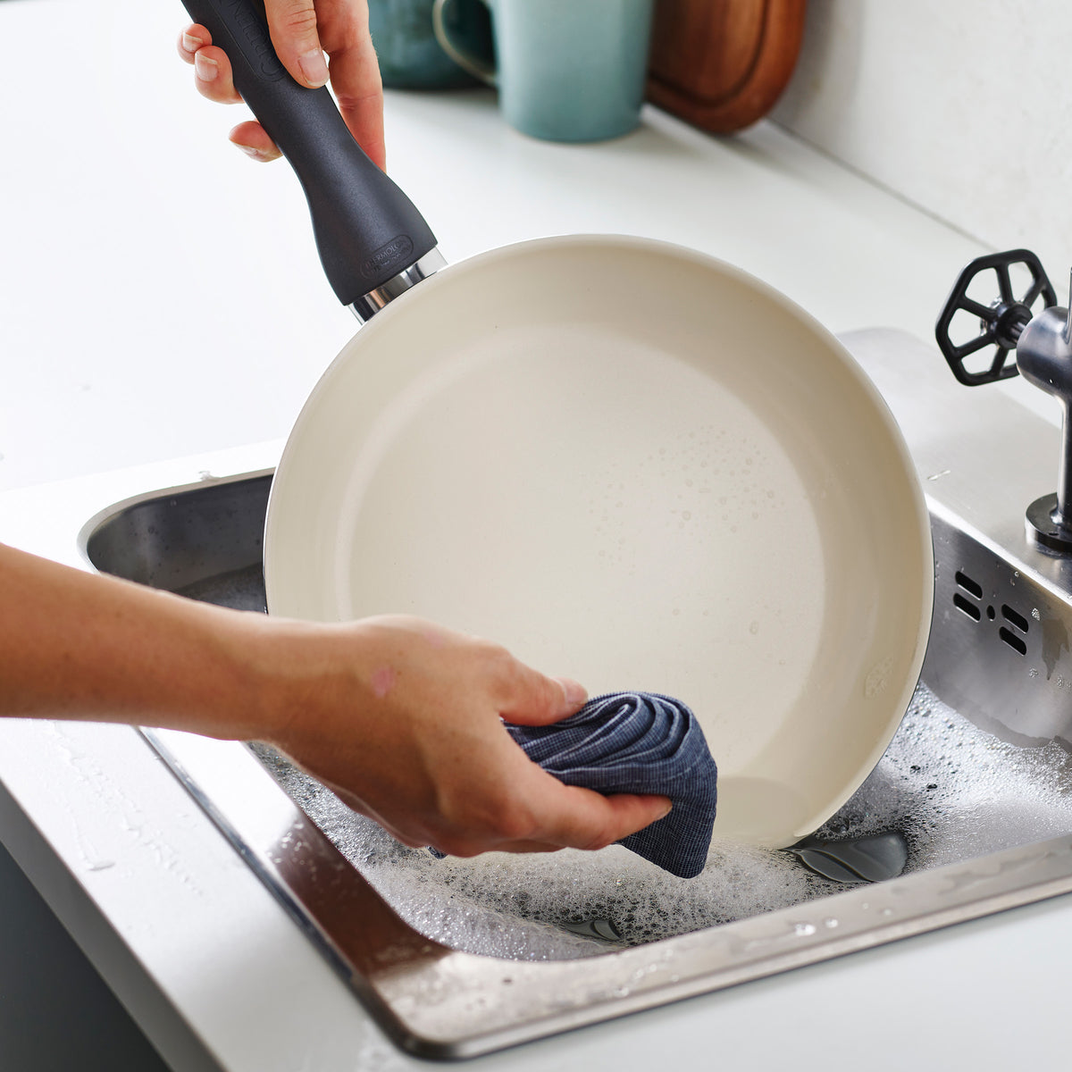 Rio Ceramic Nonstick 10-Piece Cookware Set | Black - Image 10