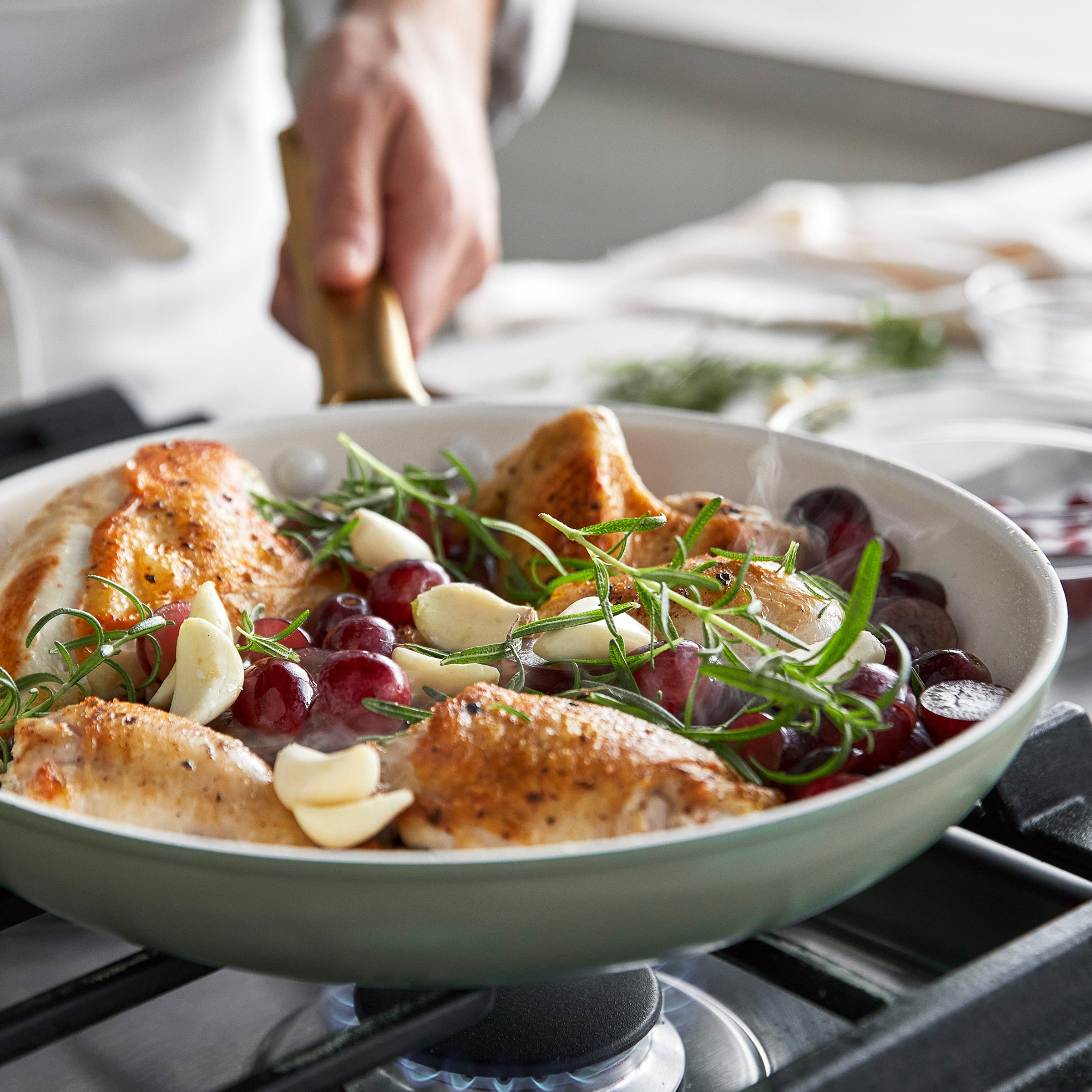 Reserve Pro Ceramic Nonstick 10-Piece Cookware Set | Sage - Image 7