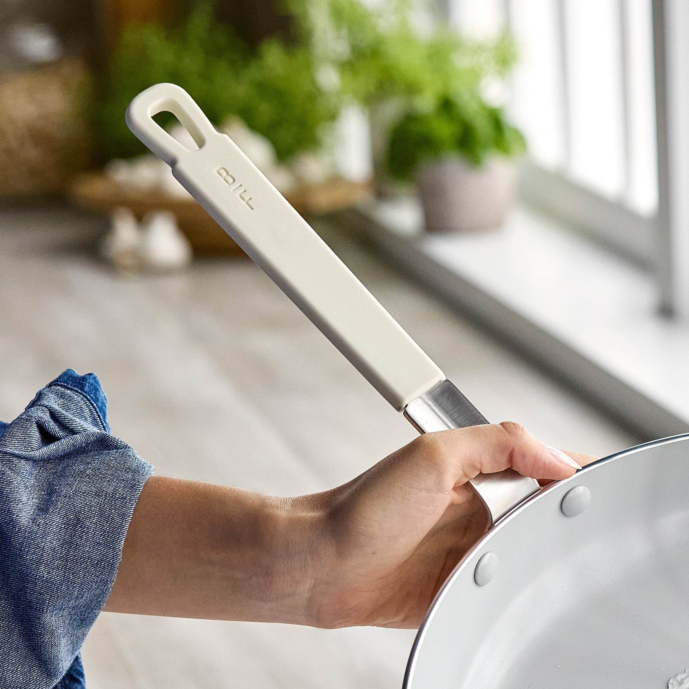 Bobby Flay by GreenPan Professional Ceramic Nonstick 12 Frypan | Cream - Image 4