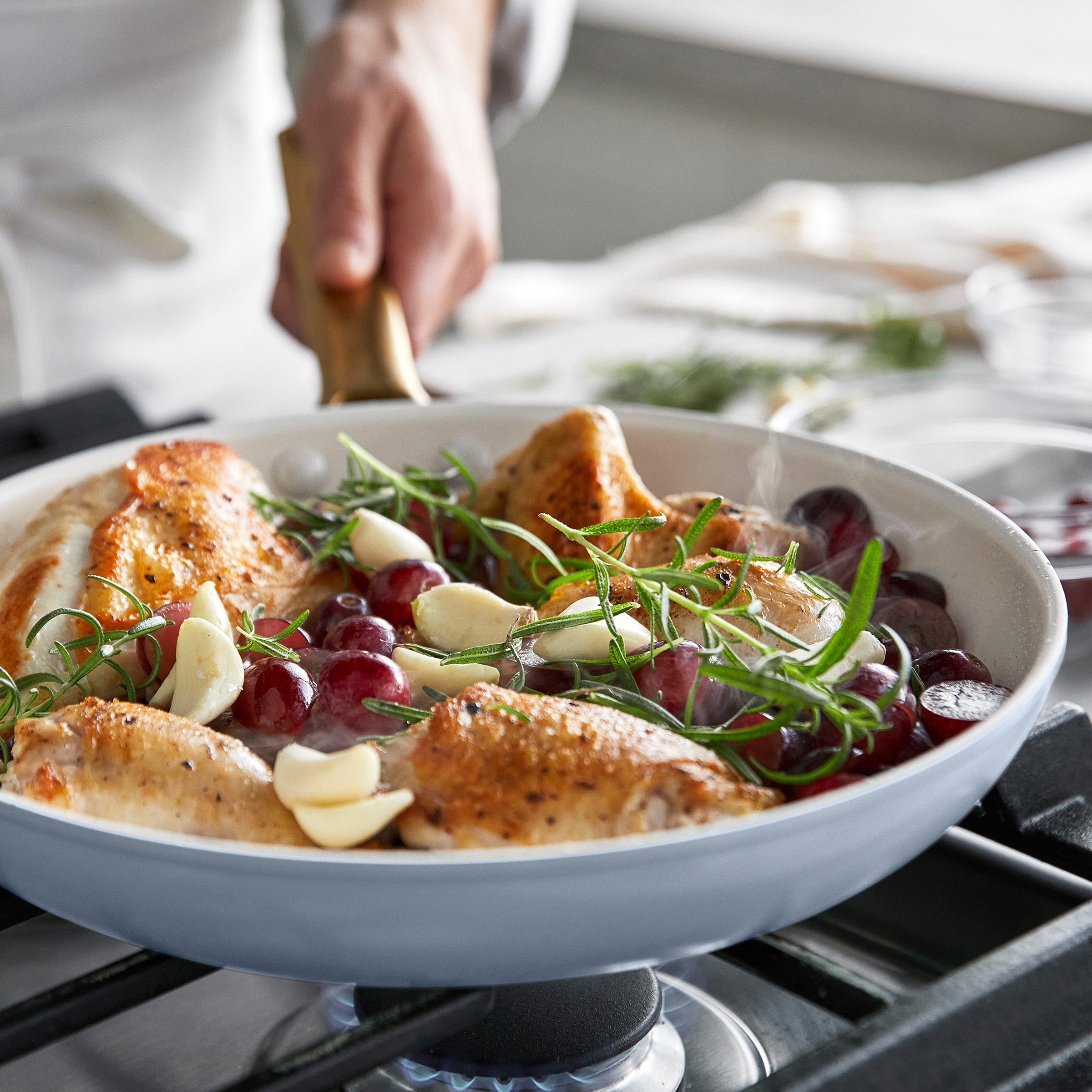 Reserve Pro Ceramic Nonstick 10-Piece Cookware Set | Glacier - Image 7