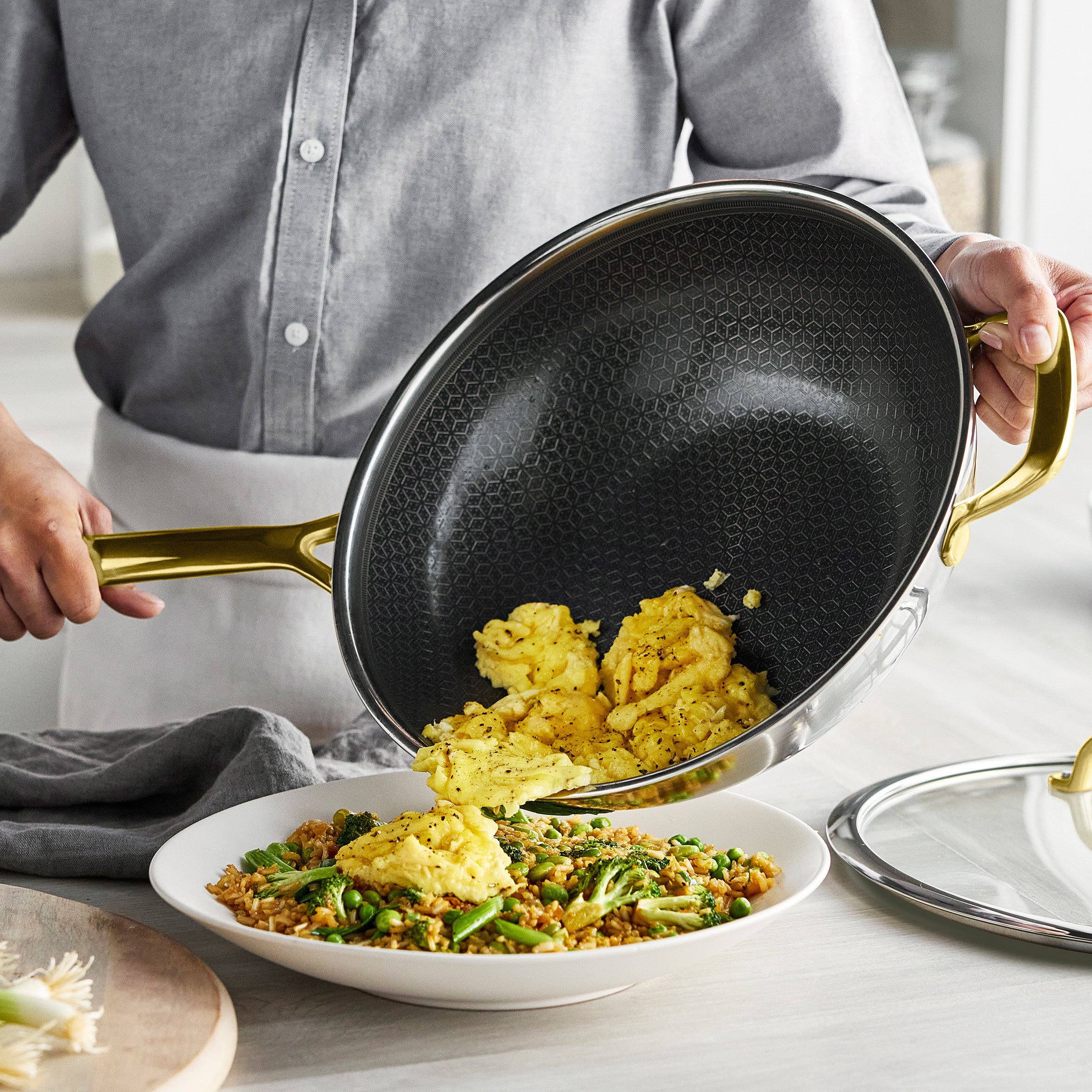 Spectra Gold Thermobond Hybrid Ceramic Nonstick 12 Wok with Lid - Image 5