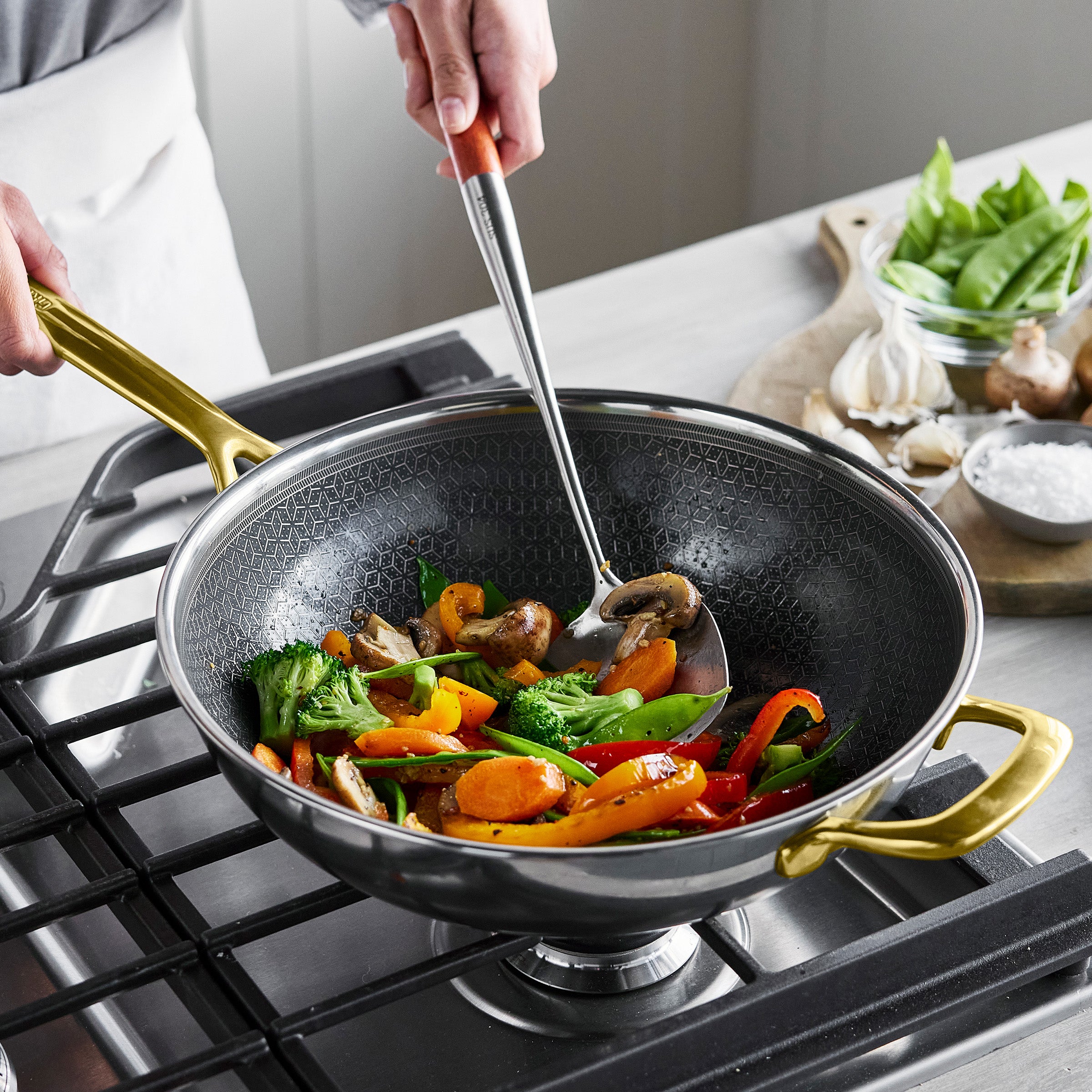 Spectra Gold Thermobond Hybrid Ceramic Nonstick 12 Wok with Lid - Image 6