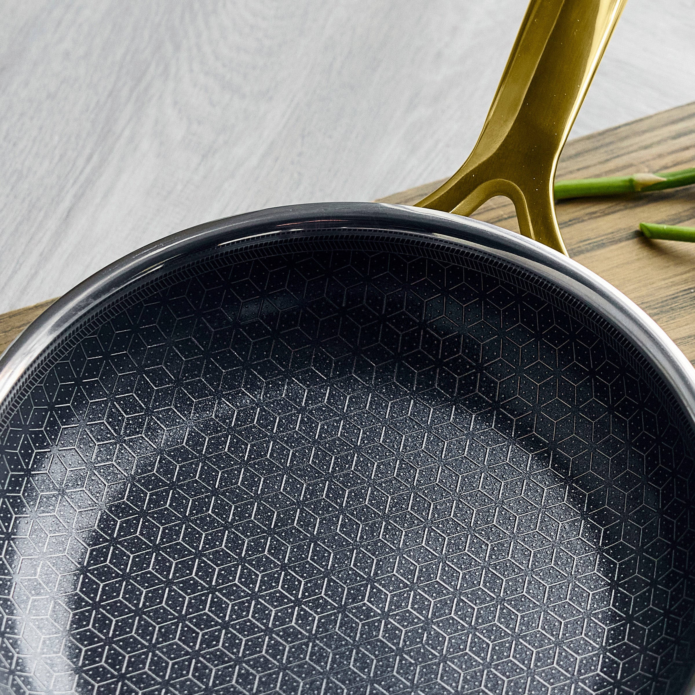 Spectra Gold Thermobond Hybrid Ceramic Nonstick 10 and 12 Frypan Set - Image 8