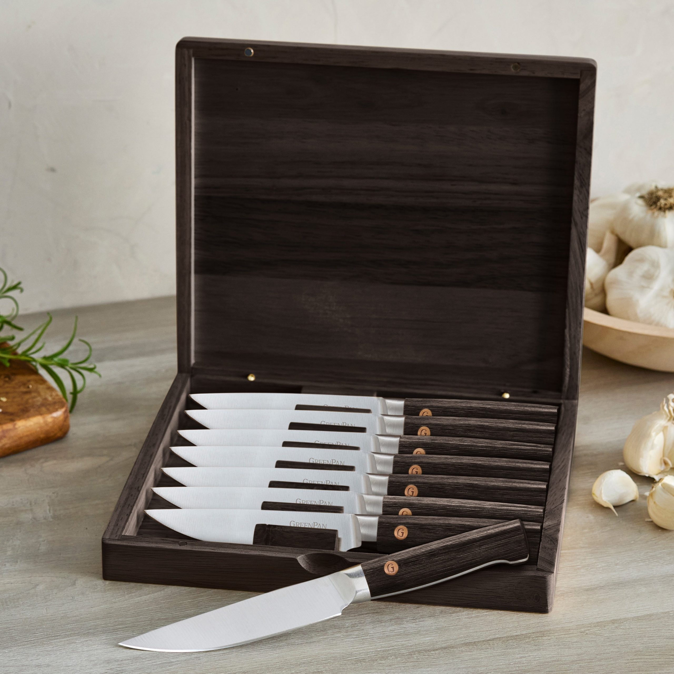 Elite Cutlery 8-Piece Steak Knife Set with Dark-Wood Handles - Image 2