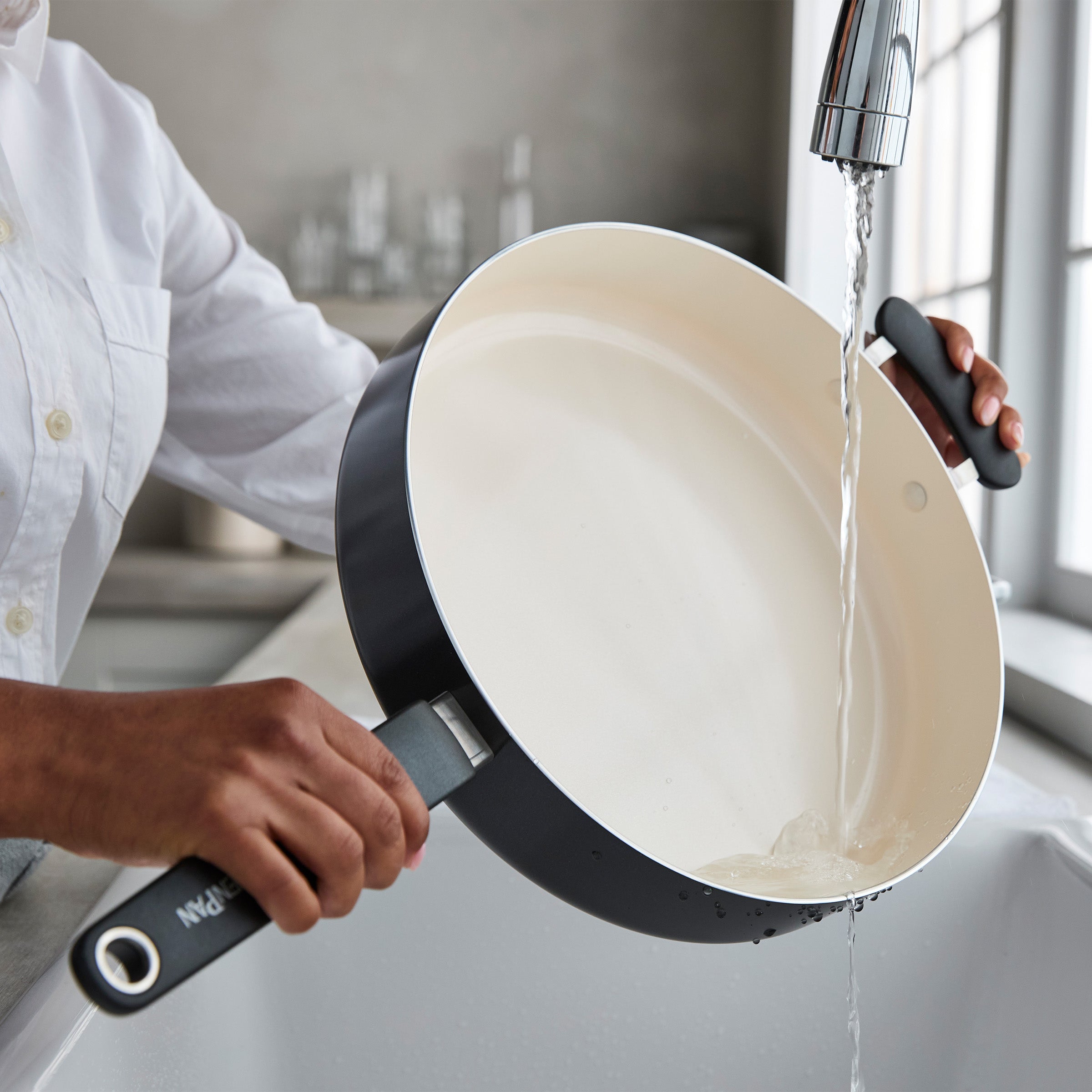 Rio Advanced Ceramic Nonstick 5-Quart Sauté Pan with Lid | Black - Image 9