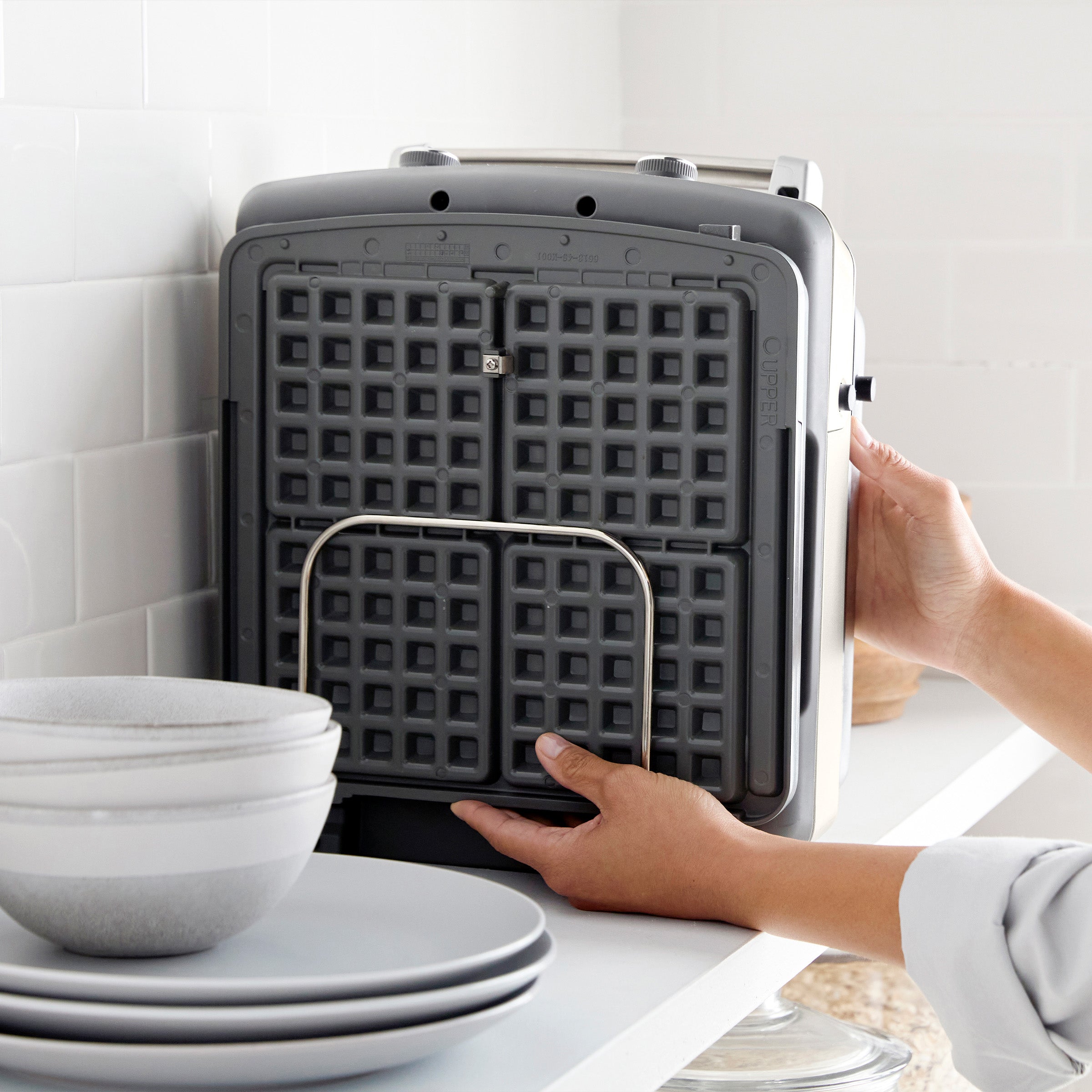 Elite Ceramic Nonstick 4-Square Waffle Maker | Cloud Cream - Image 9