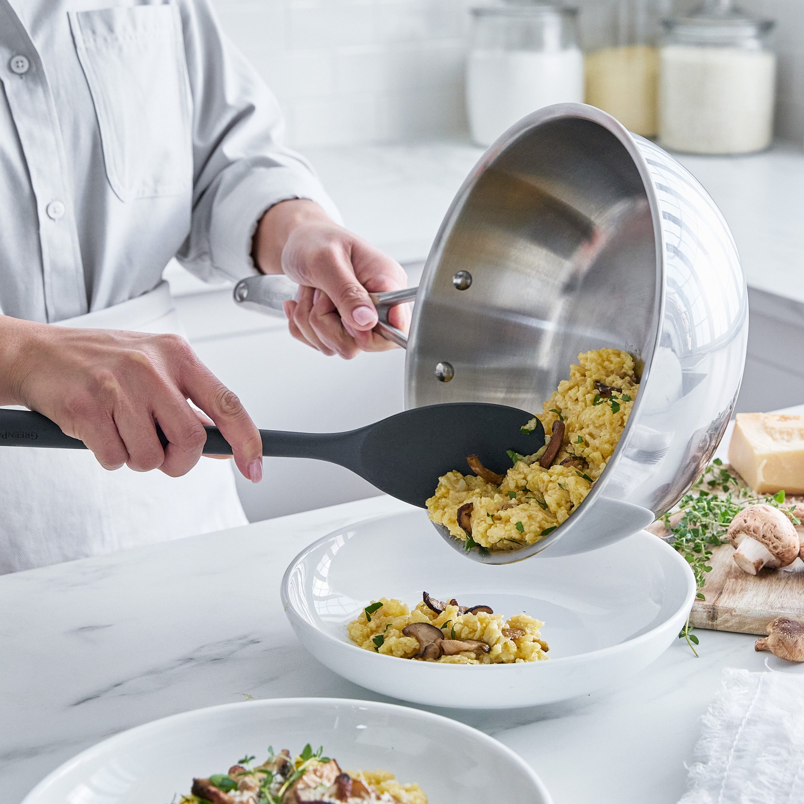 Valencia Pro Stainless Steel Uncoated 3.6-Quart Chef's Pan with Lid - Image 3