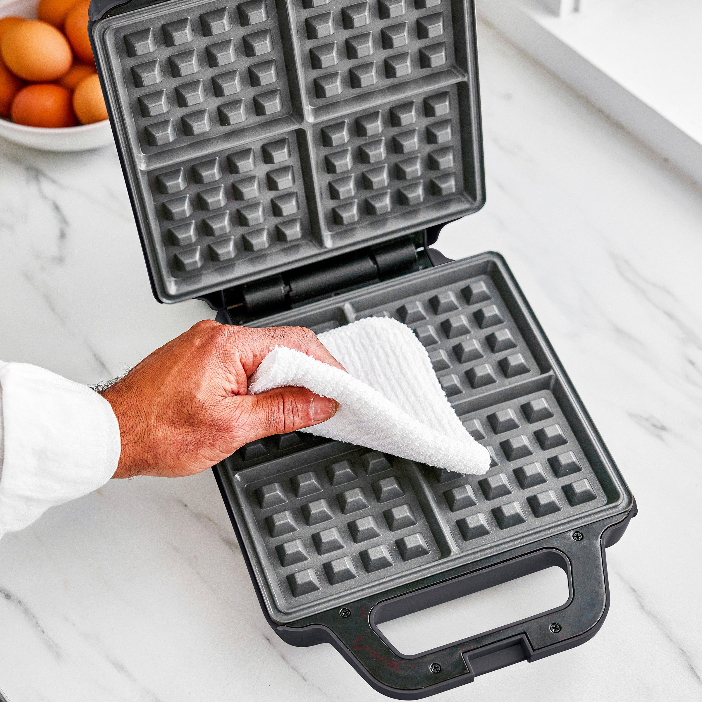 Advanced 4-Square Waffle Maker | Graphite - Image 8