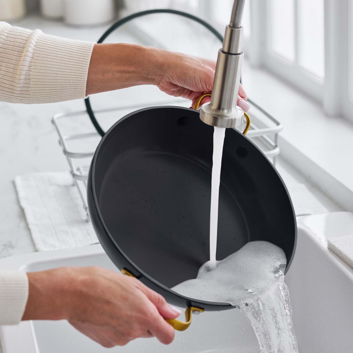 Reserve Pro Ceramic Nonstick 3.75-Quart Everyday Pan with Lid | Black - Image 6