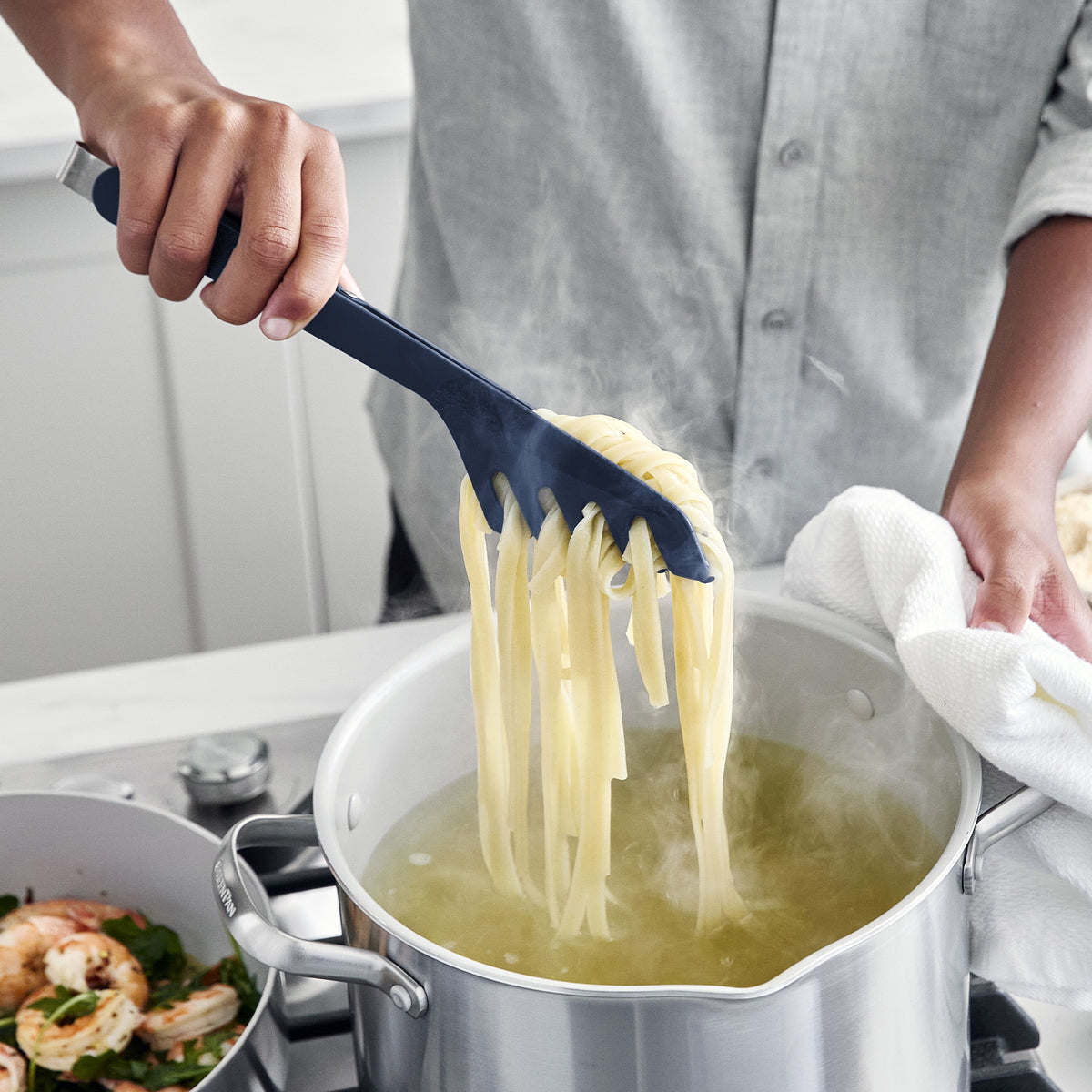 Platinum Silicone Pasta Tongs | Navy - Image 3