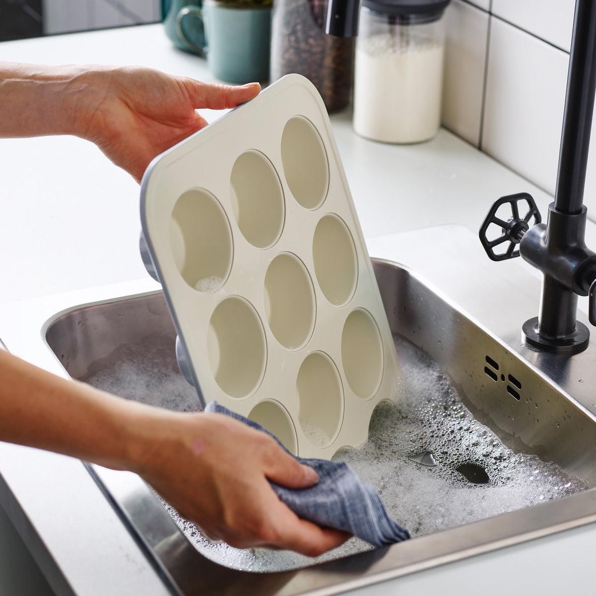 GreenLife Ceramic Nonstick Muffin Pan | Quartz Gray - Image 7