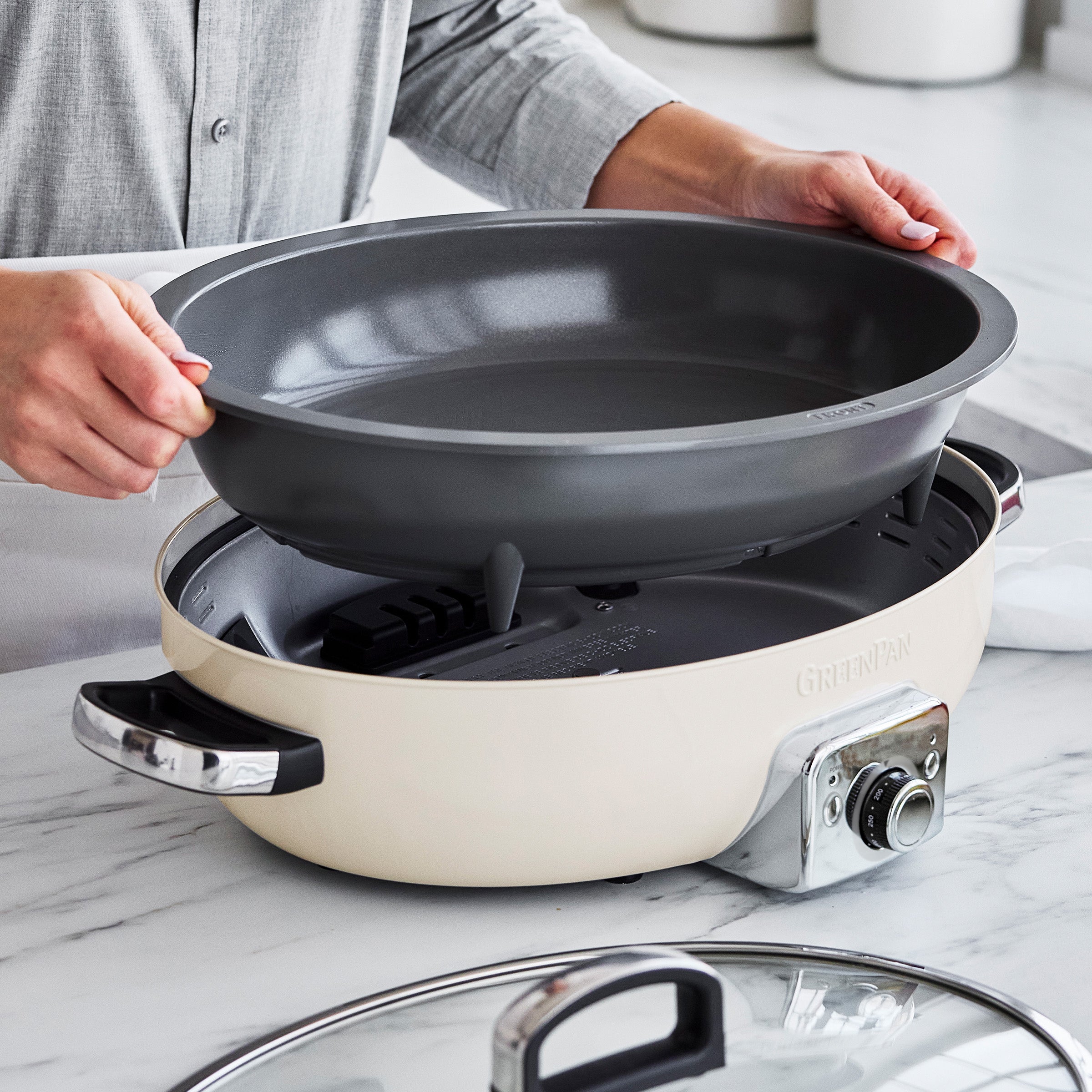 Elite 5.5-Quart Oval Electric Skillet | Cream - Image 4