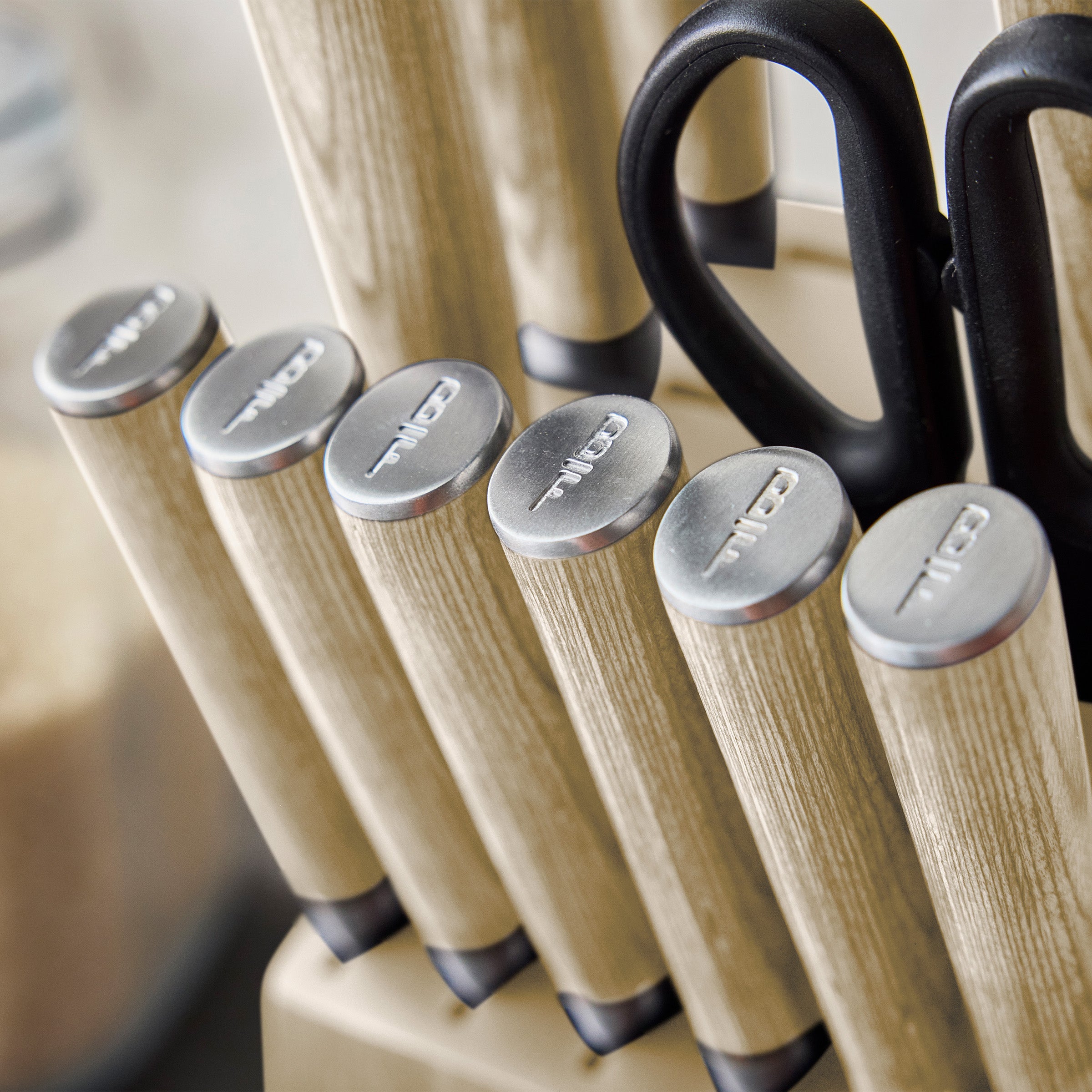 Bobby Flay by GreenPan Light Pakka Wood 13-Piece Knife Block Set - Image 10