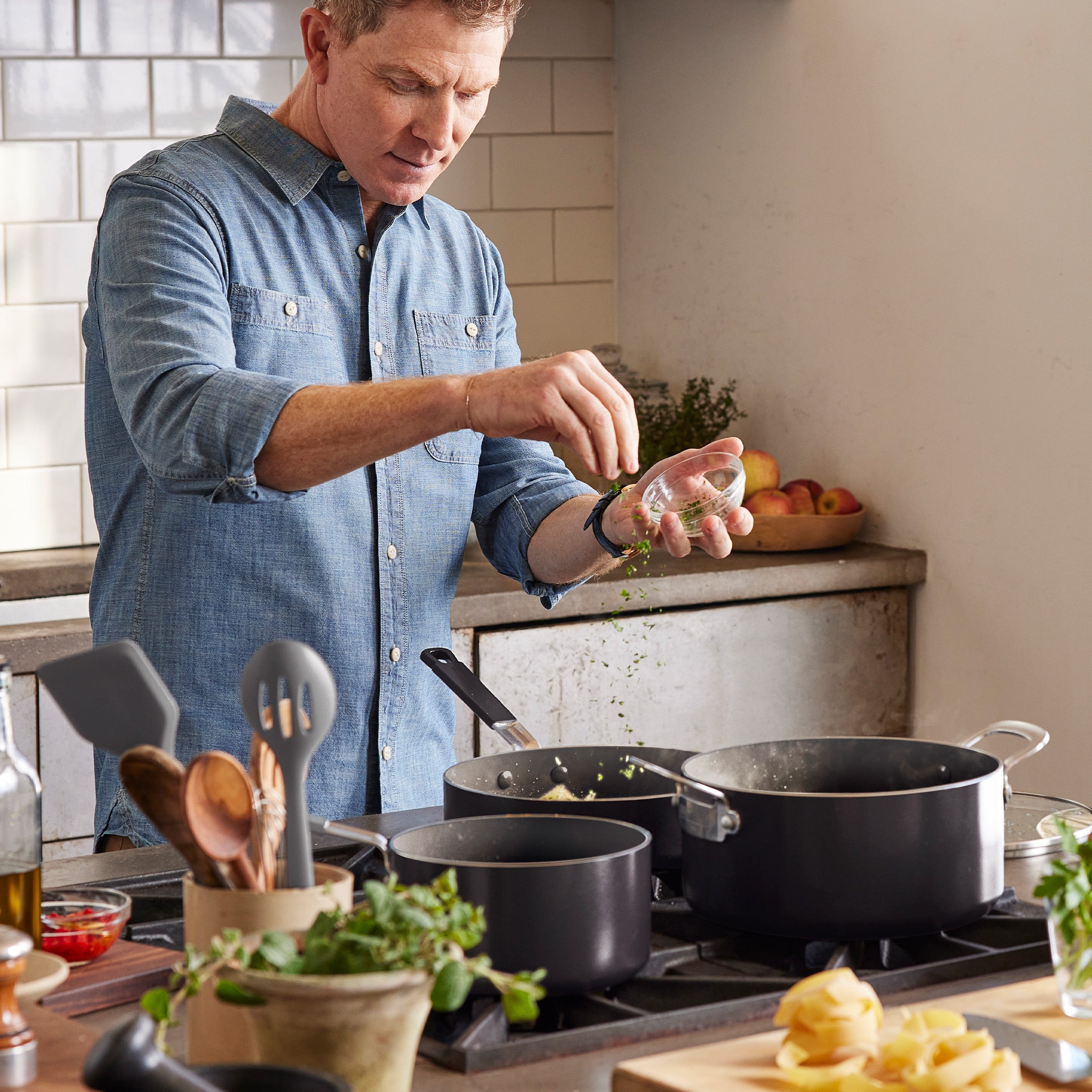 Bobby Flay by GreenPan Professional Ceramic Nonstick 16-Piece Cookware Set | Black - Image 4