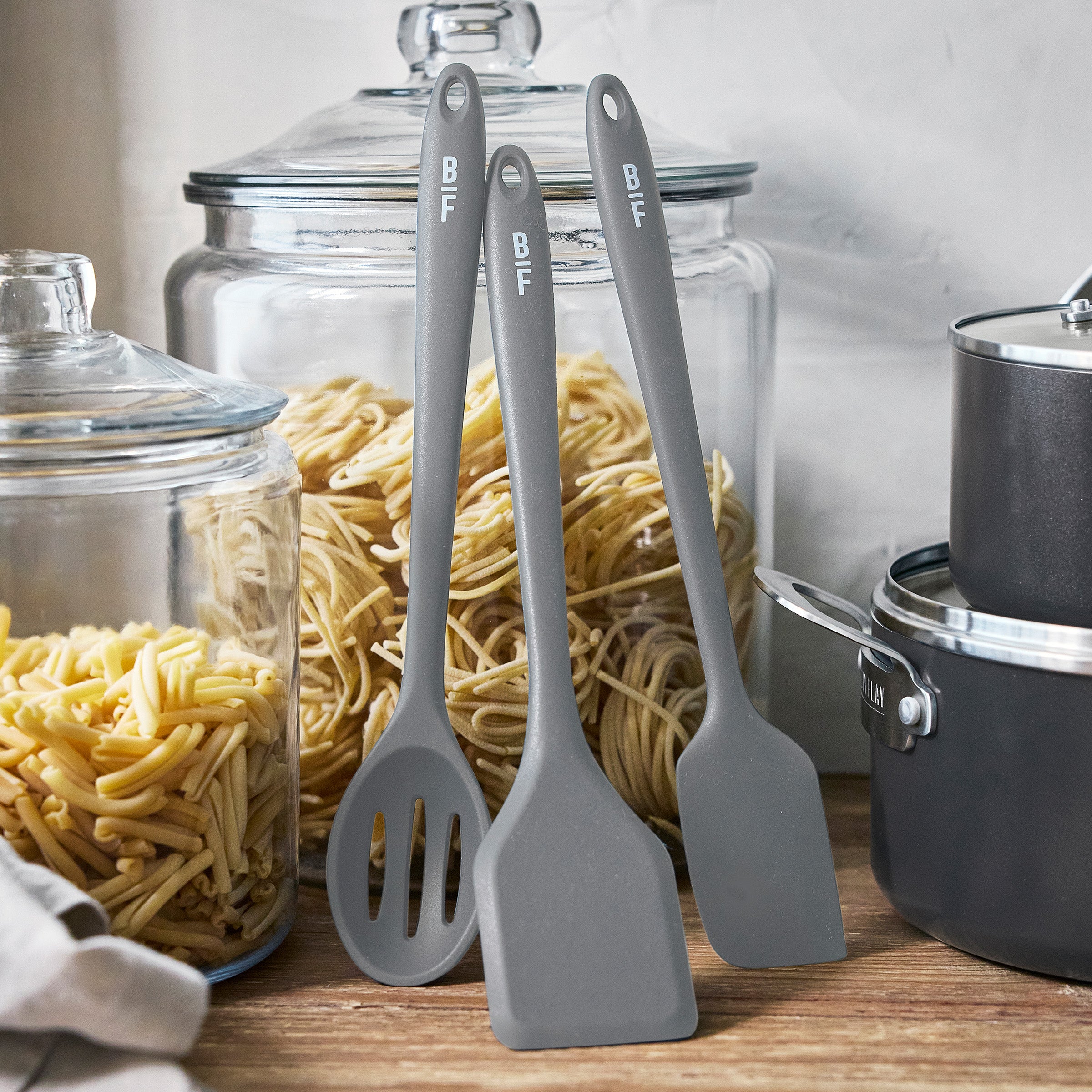 Bobby Flay by GreenPan Professional Ceramic Nonstick 16-Piece Cookware Set | Black - Image 9